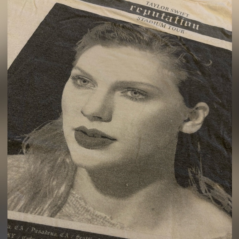 Taylor Swift Reputation Stadium Tour T-shirt,  Sz L